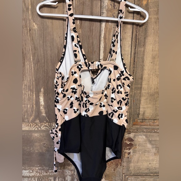 Plus size bathing suit women’s - Picture 3 of 3